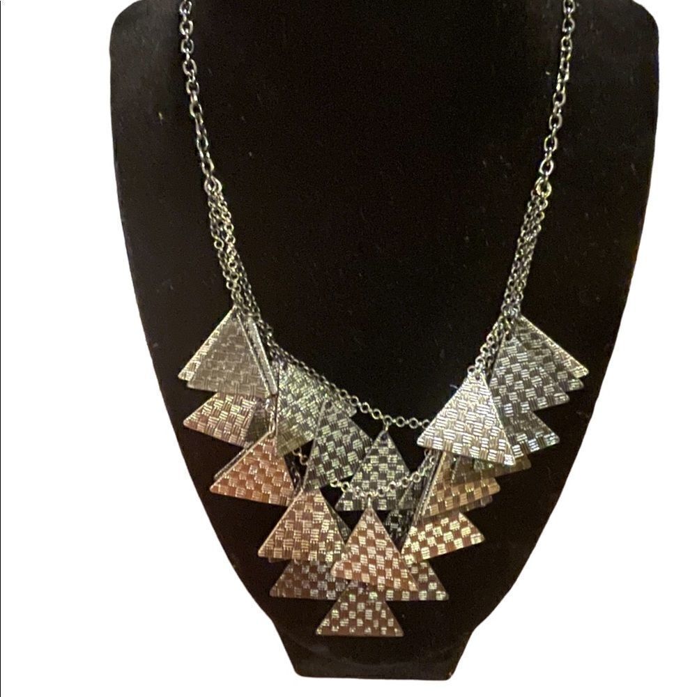 New York and Co gun metal necklace with triangle shaped designs